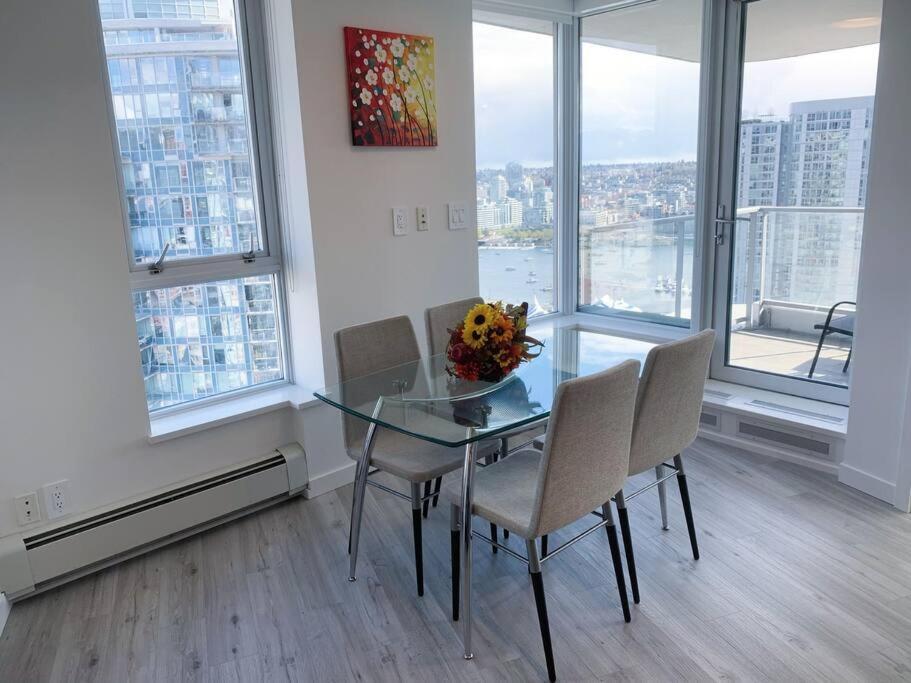 Downtown 3Br/2Ba+Views+Skytrain+Free Parking Διαμέρισμα Βανκούβερ Εξωτερικό φωτογραφία