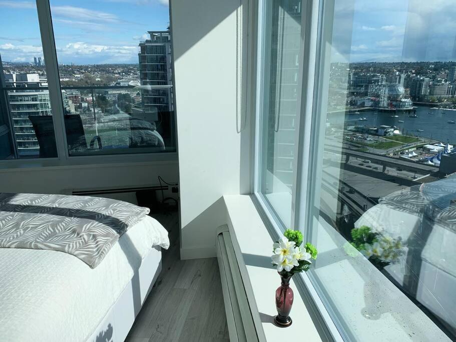 Downtown 3Br/2Ba+Views+Skytrain+Free Parking Διαμέρισμα Βανκούβερ Εξωτερικό φωτογραφία