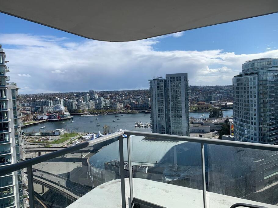 Downtown 3Br/2Ba+Views+Skytrain+Free Parking Διαμέρισμα Βανκούβερ Εξωτερικό φωτογραφία