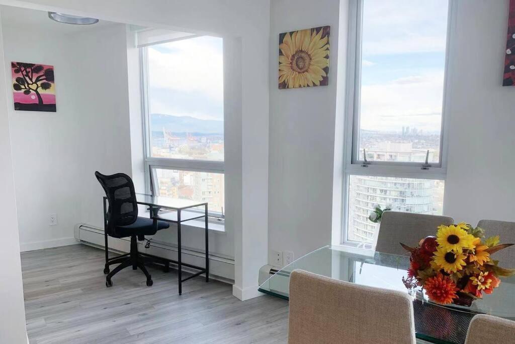 Downtown 3Br/2Ba+Views+Skytrain+Free Parking Διαμέρισμα Βανκούβερ Εξωτερικό φωτογραφία