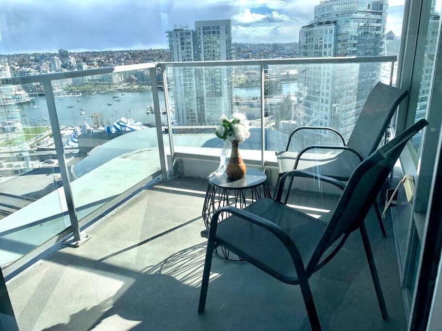 Downtown 3Br/2Ba+Views+Skytrain+Free Parking Διαμέρισμα Βανκούβερ Εξωτερικό φωτογραφία