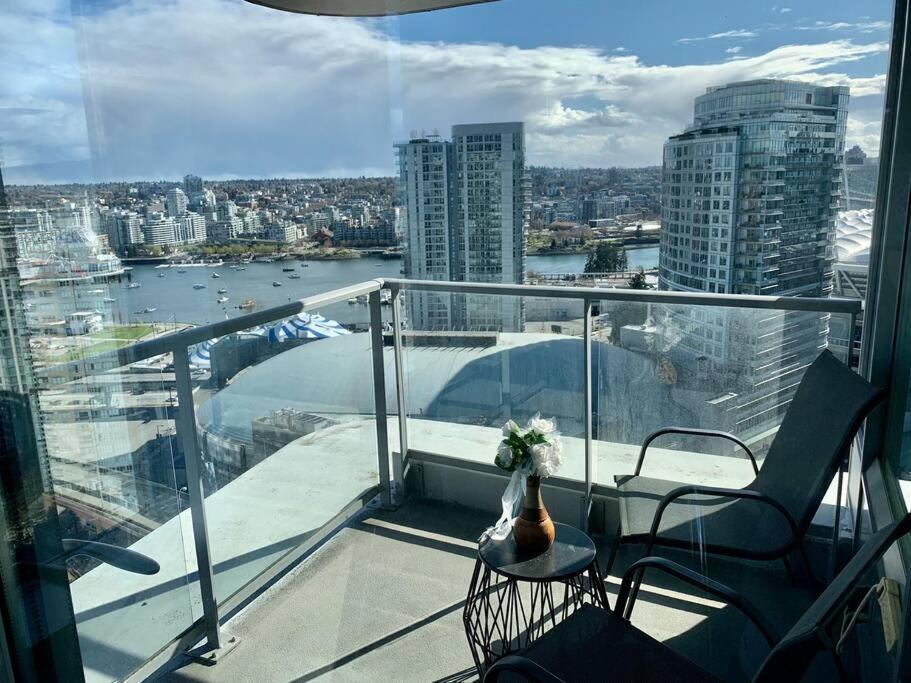 Downtown 3Br/2Ba+Views+Skytrain+Free Parking Διαμέρισμα Βανκούβερ Εξωτερικό φωτογραφία
