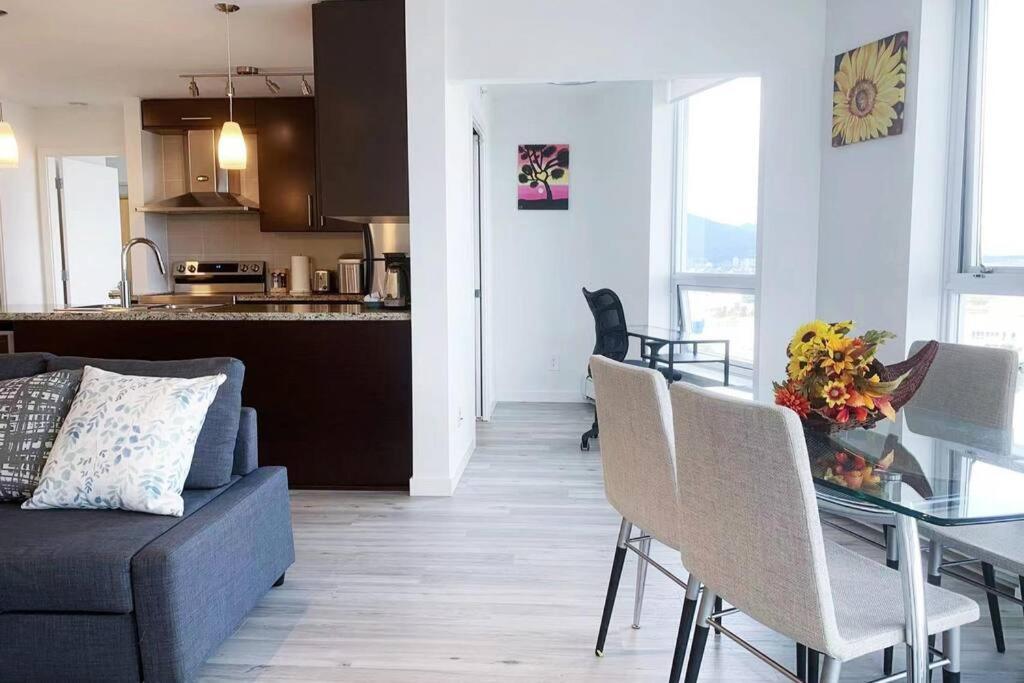 Downtown 3Br/2Ba+Views+Skytrain+Free Parking Διαμέρισμα Βανκούβερ Εξωτερικό φωτογραφία
